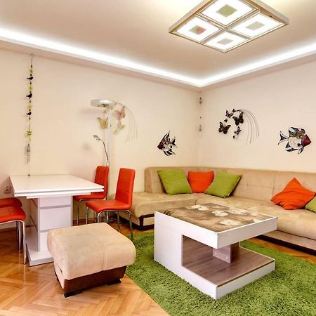 Spacious And Stylish Apartment In The Heart Of Sofia Plus Parking Extérieur photo
