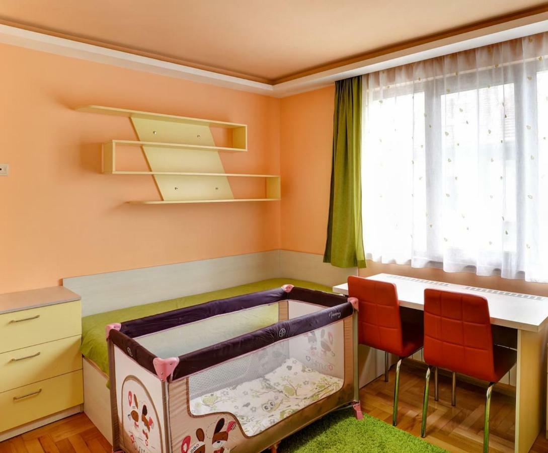 Spacious And Stylish Apartment In The Heart Of Sofia Plus Parking Extérieur photo